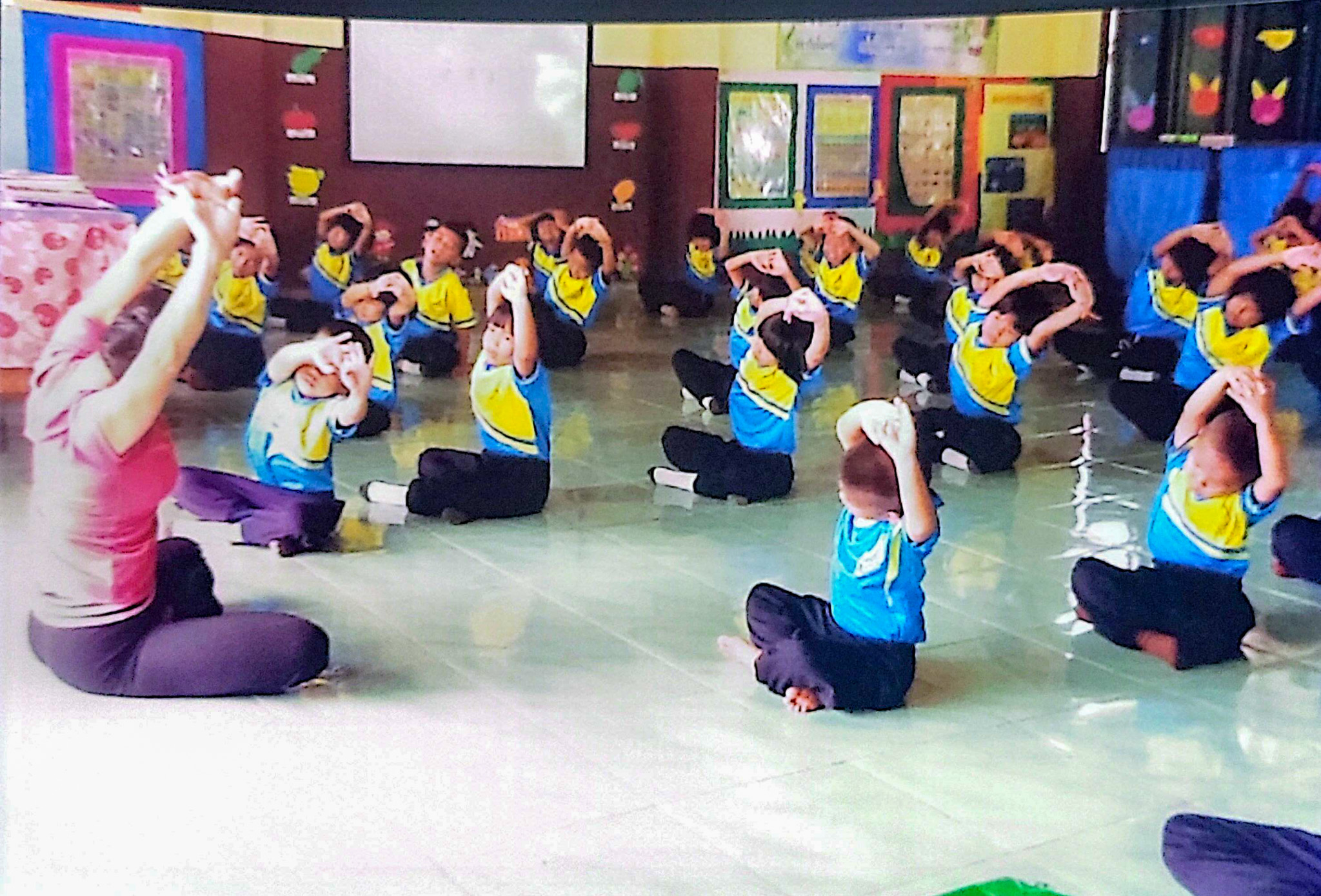 Prakai teaching the youth yoga. 